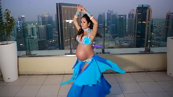 Hot Preggo Dancing